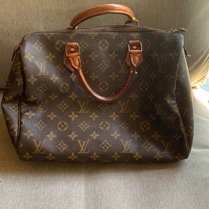 Louis Vuitton speedy purse